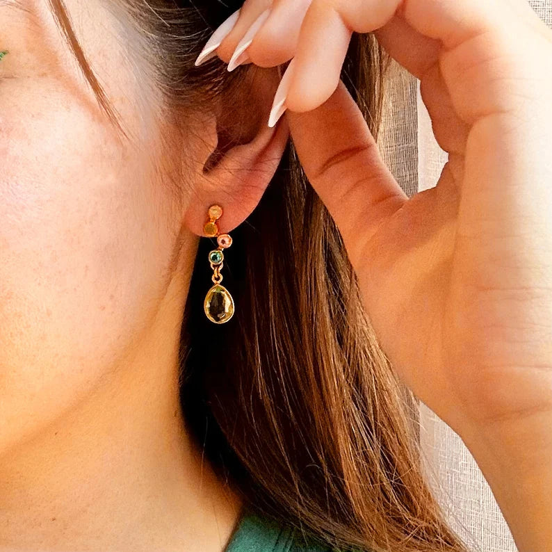 person_wearing_zig_zag_earrings.webp