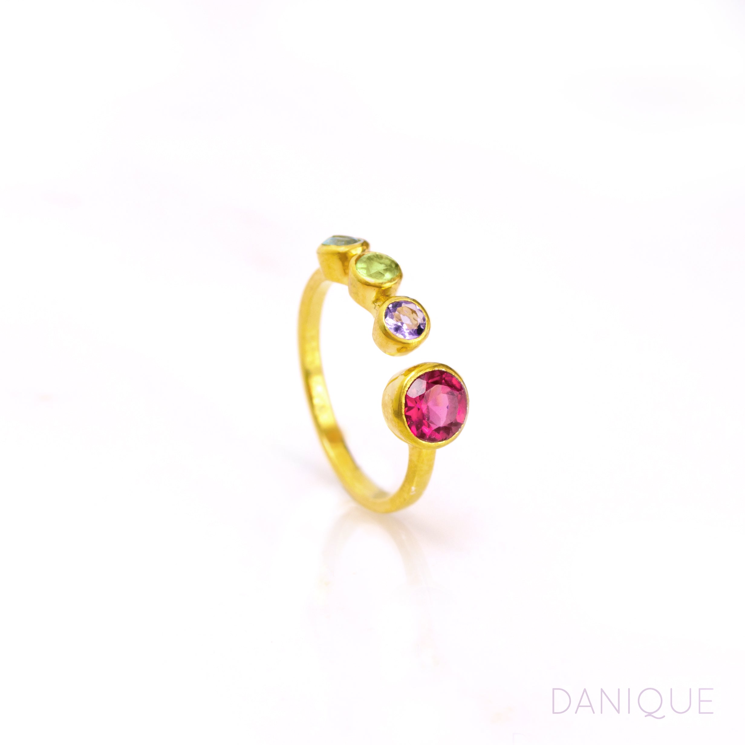 adjustable-ring-mother-three-kids_fin.jpg