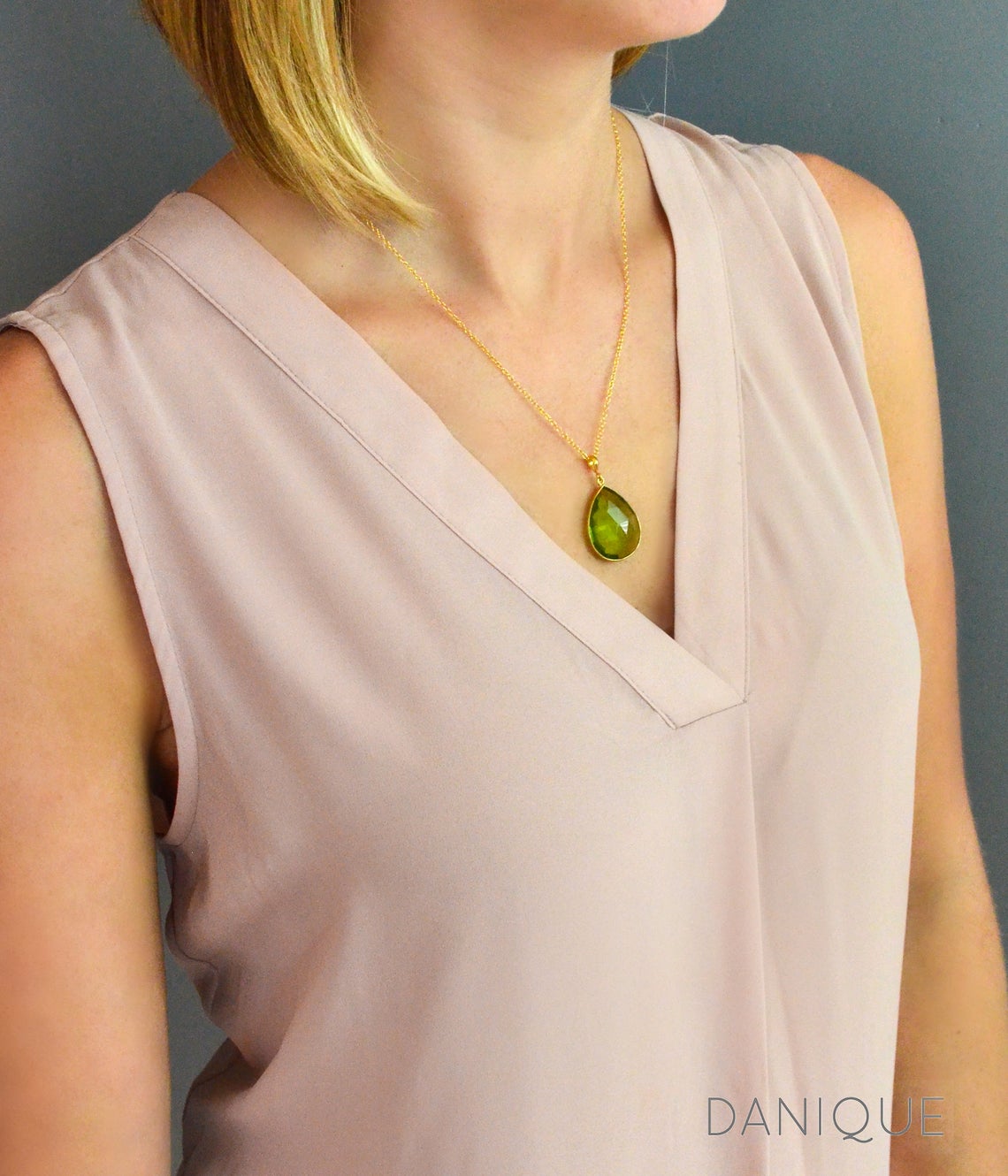 Elsa Peretti® Teardrop pendant in 18k rose gold. | Tiffany & Co.