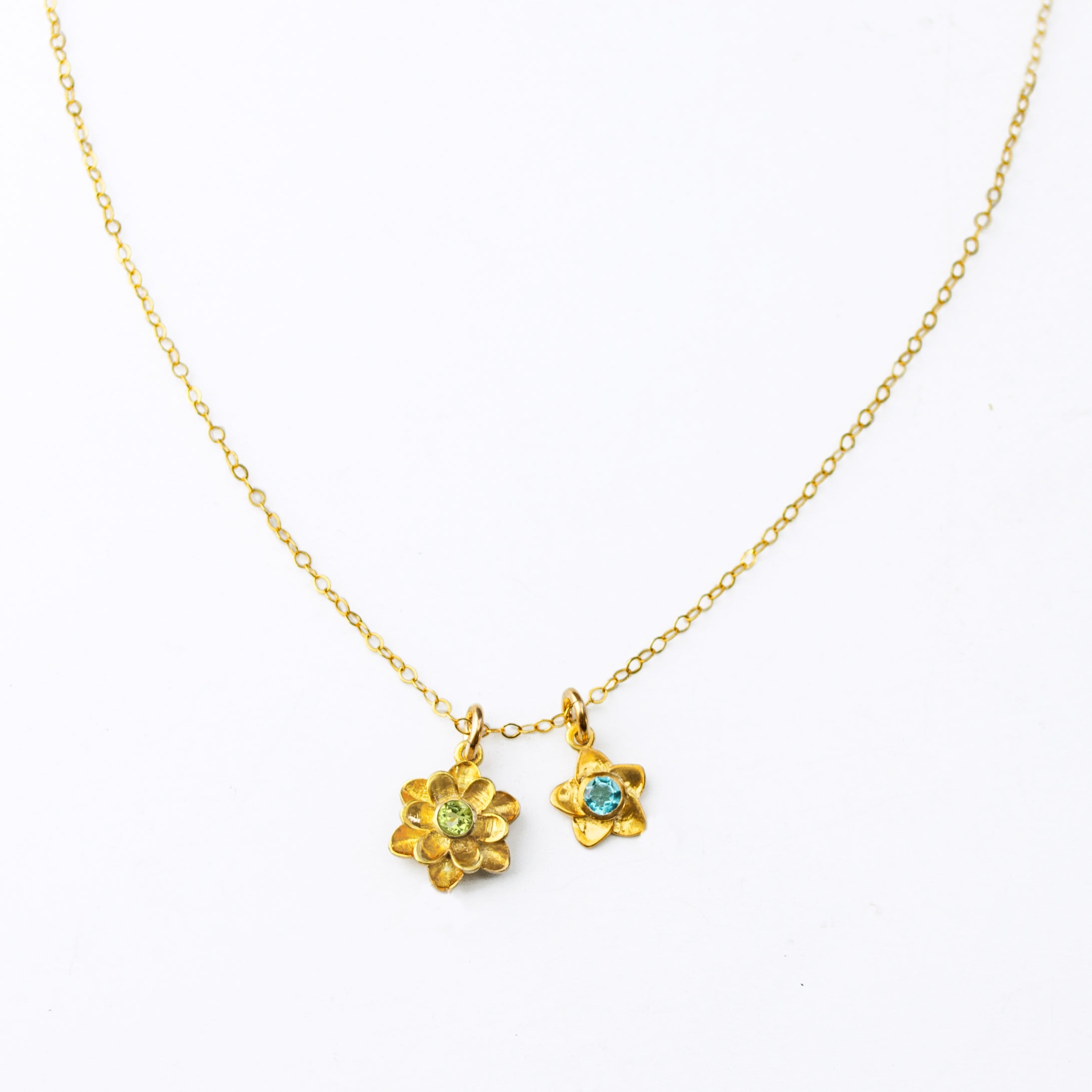 mother-daughter-flower-necklace-gold.jpg