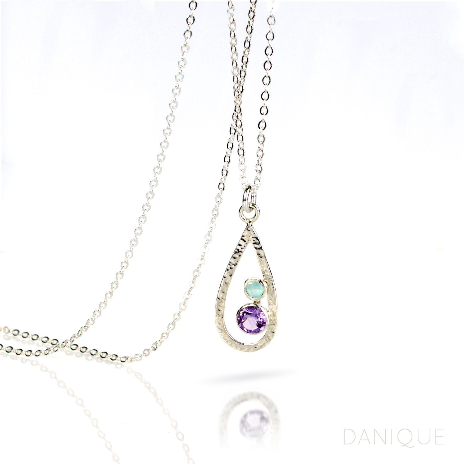 teardrop-frame-small-stones-pendant-0083.jpg